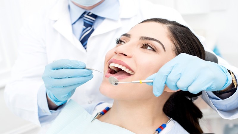 How Cosmetic Dentistry in Newport Beach Can Treat Tooth Stains